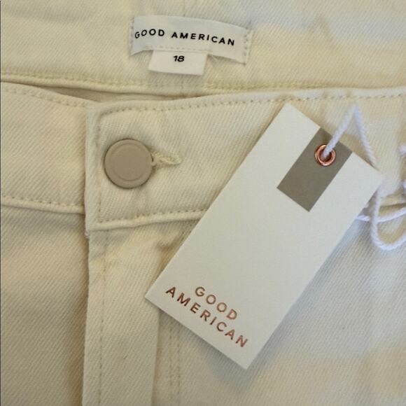 NWT Good American 90’s Denim Frayed Hem Shorts - Picture 4 of 7